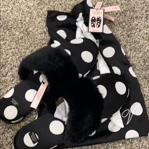 New Victoria secret large 9/10 slippers